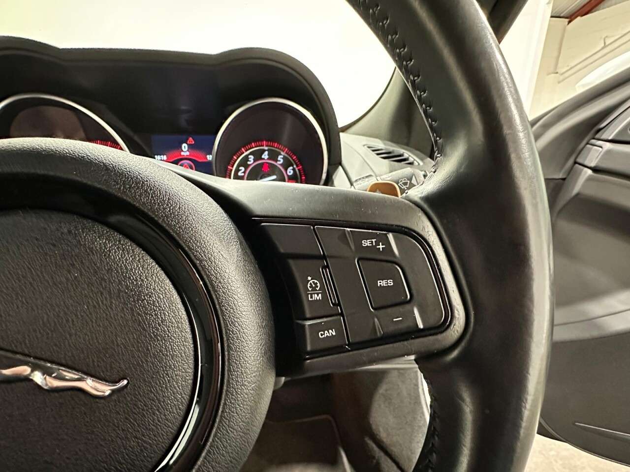 2015 JAGUAR F-TYPE 2015 JAGUAR F-TYPE