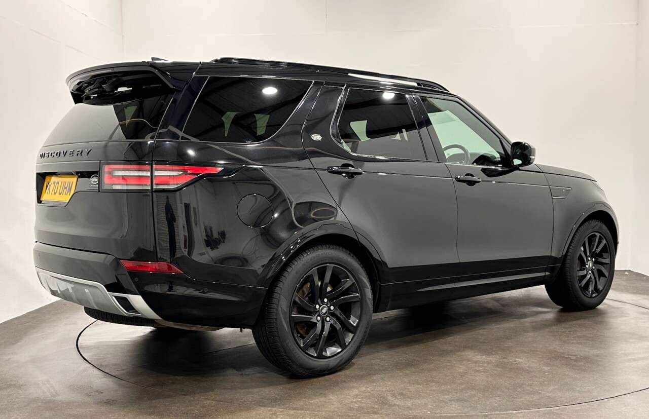 A 2020 LAND ROVER DISCOVERY 3.0 SD V6 Landmark Edition SUV 5dr Diesel Auto 4WD Euro 6 (s/s) (306 ps) A 2020 LAND ROVER DISCOVERY 3.0 SD V6 Landmark Edition SUV 5dr Diesel Auto 4WD Euro 6 (s/s) (306 ps)