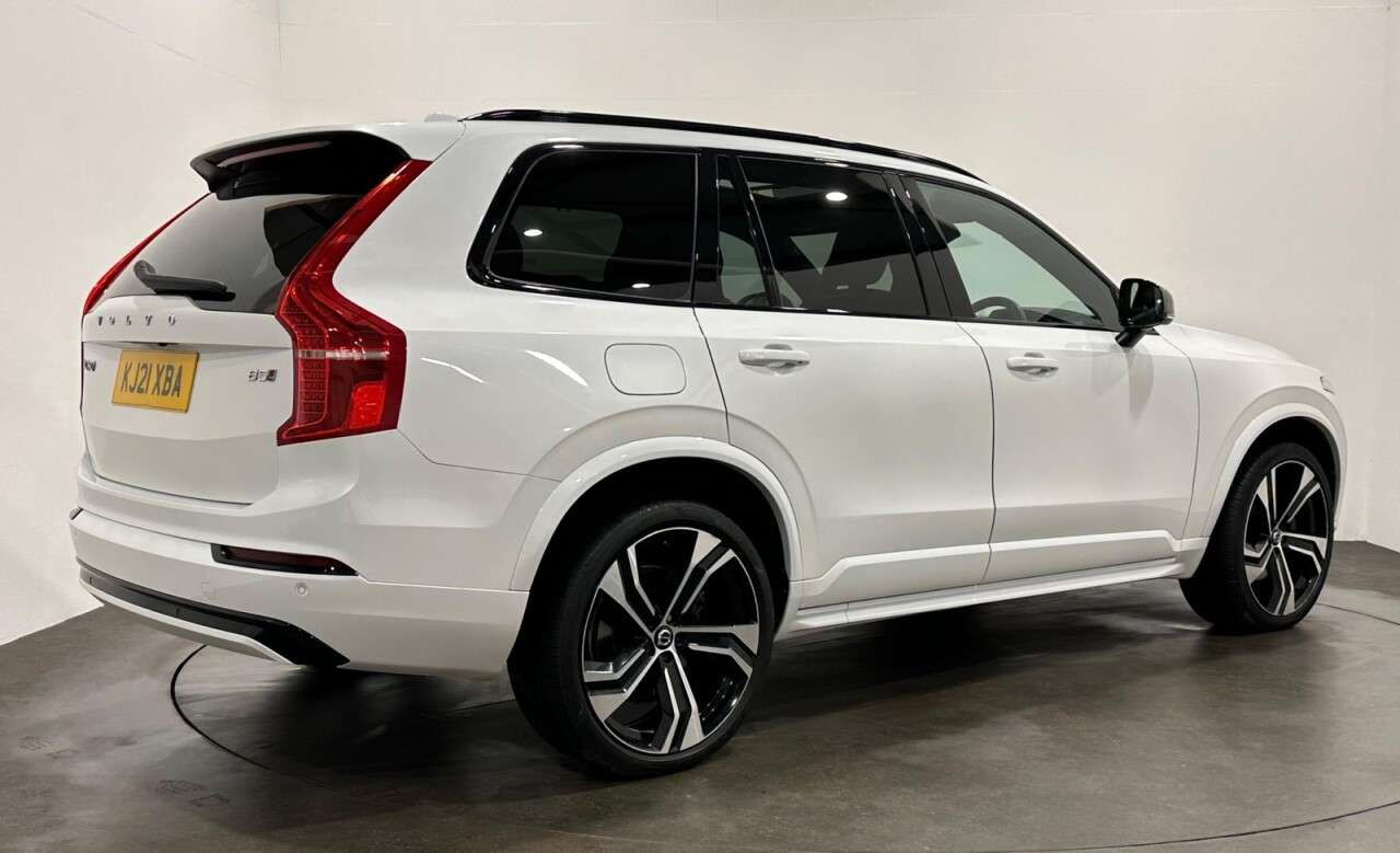 A 2021 VOLVO XC90 2.0 B5 MHEV R-Design SUV 5dr Diesel Hybrid Auto 4WD Euro 6 (s/s) (235 ps) F A 2021 VOLVO XC90 2.0 B5 MHEV R-Design SUV 5dr Diesel Hybrid Auto 4WD Euro 6 (s/s) (235 ps) F