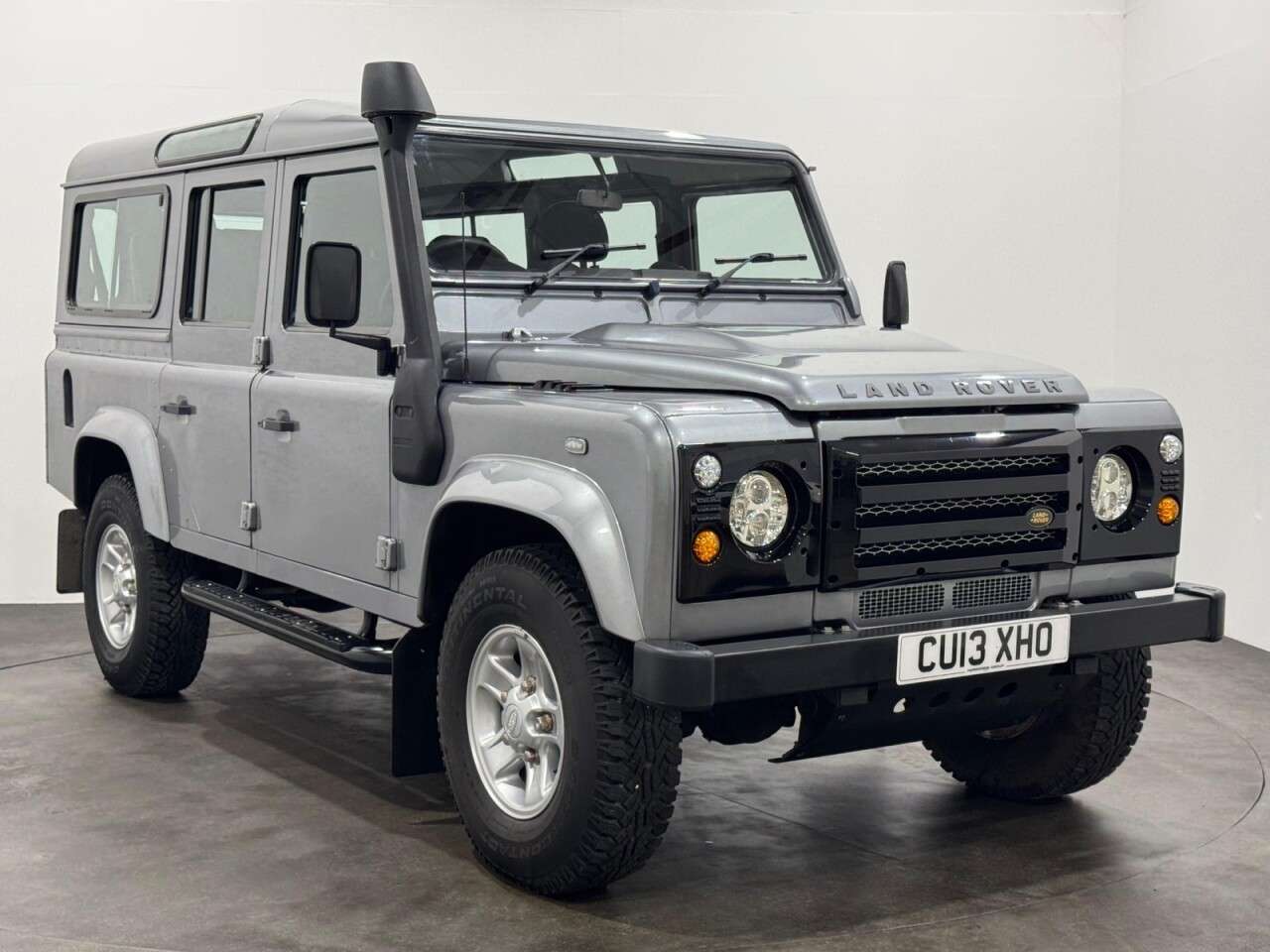 A 2013 LAND ROVER DEFENDER 2.2 TDCi County Station Wagon Double Cab 5dr Diesel Manual 4WD MWB Euro 5 ( A 2013 LAND ROVER DEFENDER 2.2 TDCi County Station Wagon Double Cab 5dr Diesel Manual 4WD MWB Euro 5 (