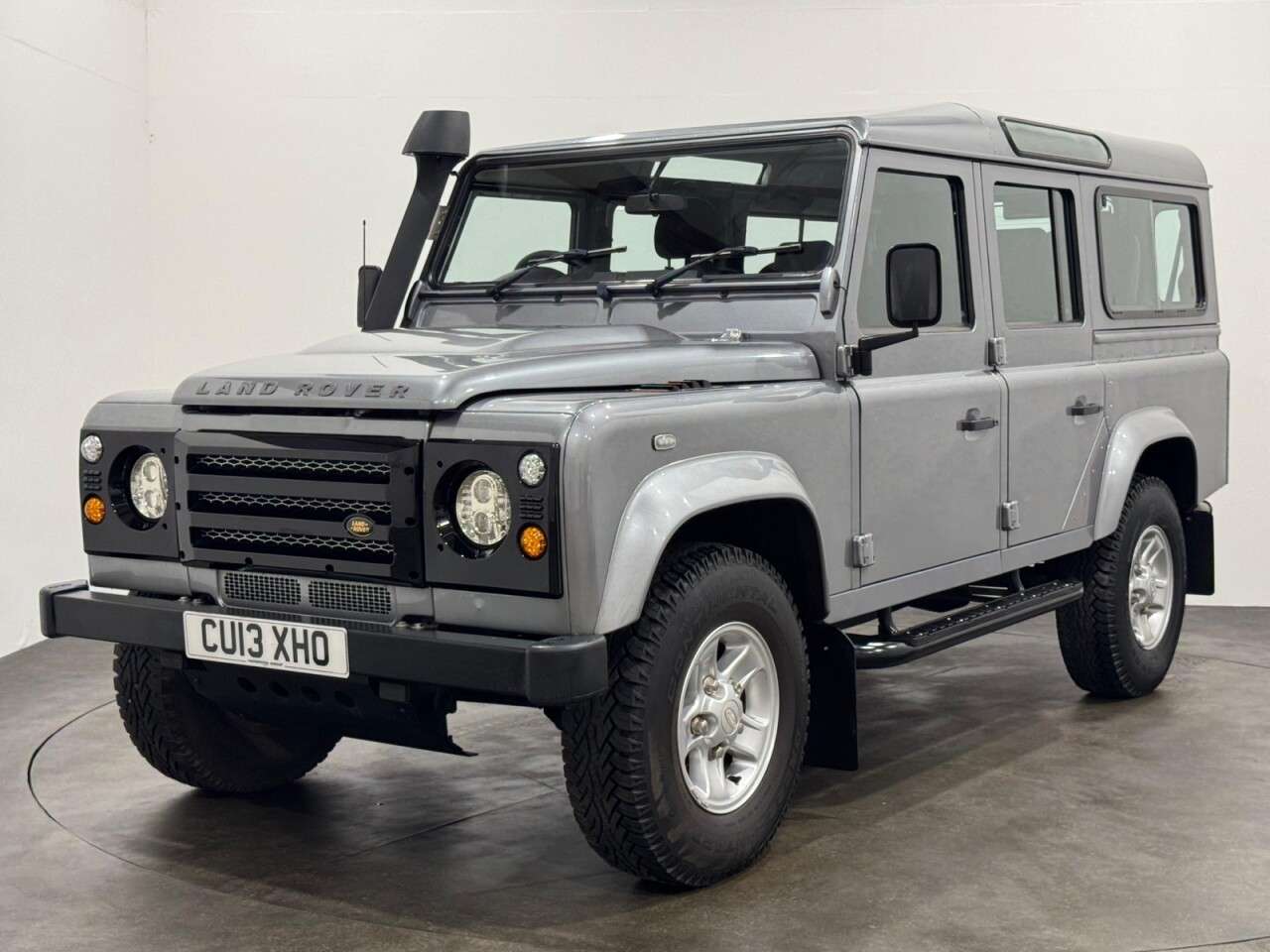 A 2013 LAND ROVER DEFENDER 2.2 TDCi County Station Wagon Double Cab 5dr Diesel Manual 4WD MWB Euro 5 ( A 2013 LAND ROVER DEFENDER 2.2 TDCi County Station Wagon Double Cab 5dr Diesel Manual 4WD MWB Euro 5 (