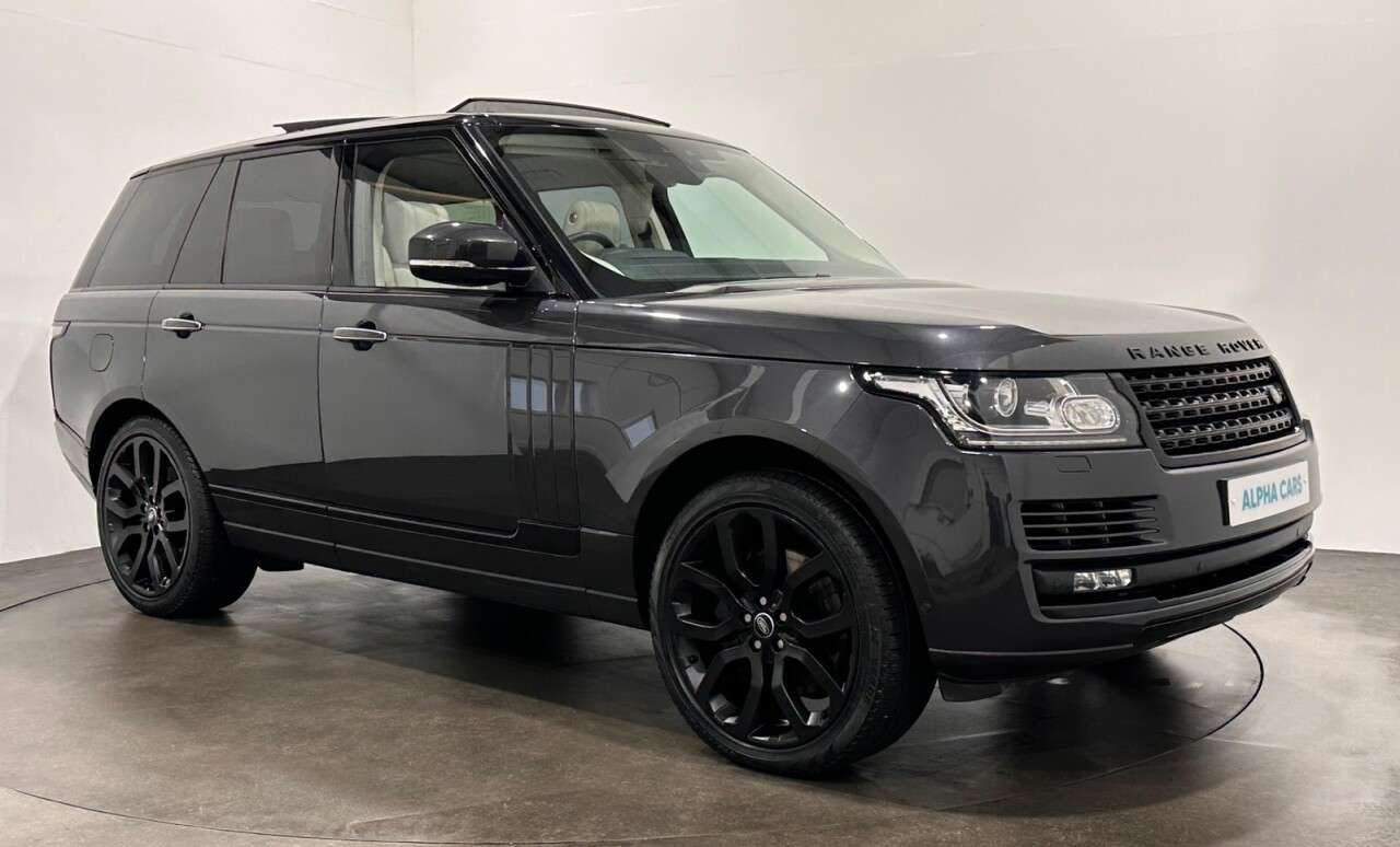 A 2018 LAND ROVER RANGE ROVER 4.4 SD V8 Vogue SE SUV 5dr Diesel Auto 4WD Euro 6 (s/s) (339 ps) Sliding Gl A 2018 LAND ROVER RANGE ROVER 4.4 SD V8 Vogue SE SUV 5dr Diesel Auto 4WD Euro 6 (s/s) (339 ps) Sliding Gl
