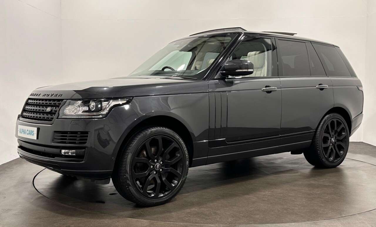 A 2018 LAND ROVER RANGE ROVER 4.4 SD V8 Vogue SE SUV 5dr Diesel Auto 4WD Euro 6 (s/s) (339 ps) Sliding Gl A 2018 LAND ROVER RANGE ROVER 4.4 SD V8 Vogue SE SUV 5dr Diesel Auto 4WD Euro 6 (s/s) (339 ps) Sliding Gl