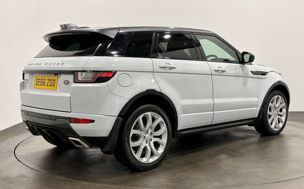 A 2016 LAND ROVER RANGE ROVER EVOQUE 2.0 TD4 HSE Dynamic SUV 5dr Diesel Auto 4WD Euro 6 (s/s) (180 ps) Striking A 2016 LAND ROVER RANGE ROVER EVOQUE 2.0 TD4 HSE Dynamic SUV 5dr Diesel Auto 4WD Euro 6 (s/s) (180 ps) Striking