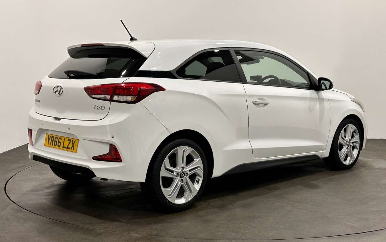 A 2016 HYUNDAI I20 1.4 CRDi Sport Coupe 3dr Diesel Manual Euro 6 (90 ps) Economical Low Insura A 2016 HYUNDAI I20 1.4 CRDi Sport Coupe 3dr Diesel Manual Euro 6 (90 ps) Economical Low Insura