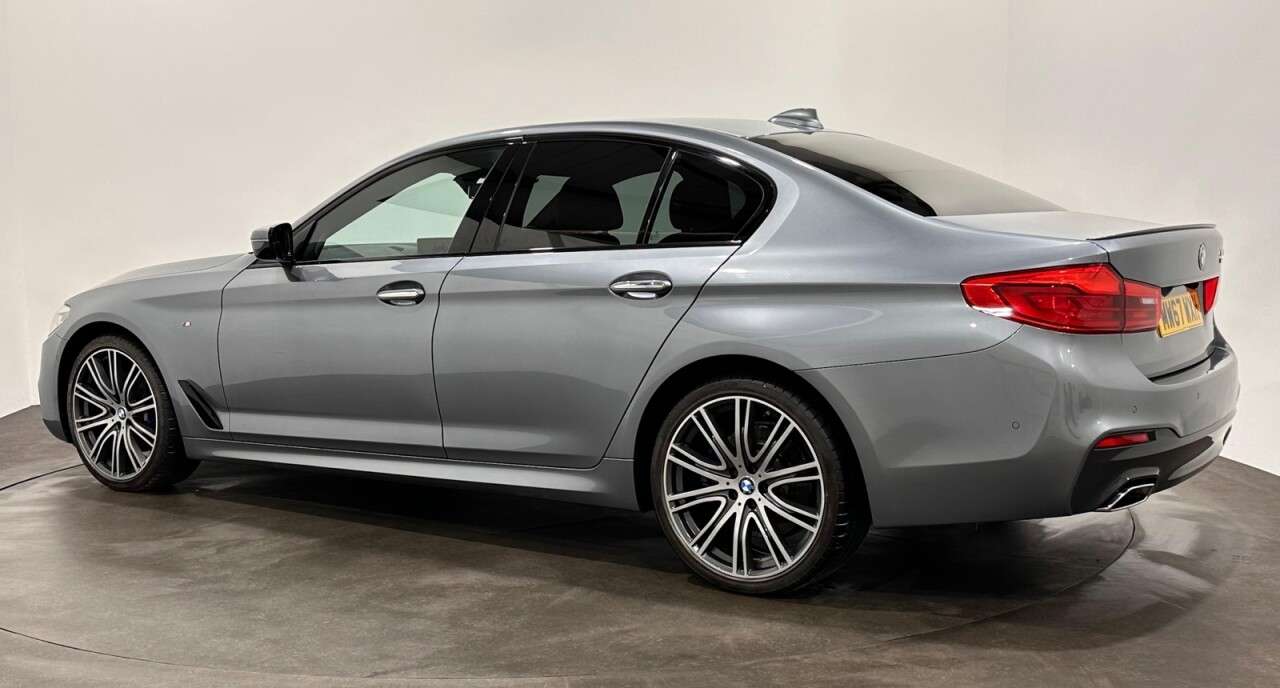A 2017 BMW 5 SERIES 3.0 530d M Sport Saloon 4dr Diesel Auto xDrive Euro 6 (s/s) (265 ps) Head U A 2017 BMW 5 SERIES 3.0 530d M Sport Saloon 4dr Diesel Auto xDrive Euro 6 (s/s) (265 ps) Head U