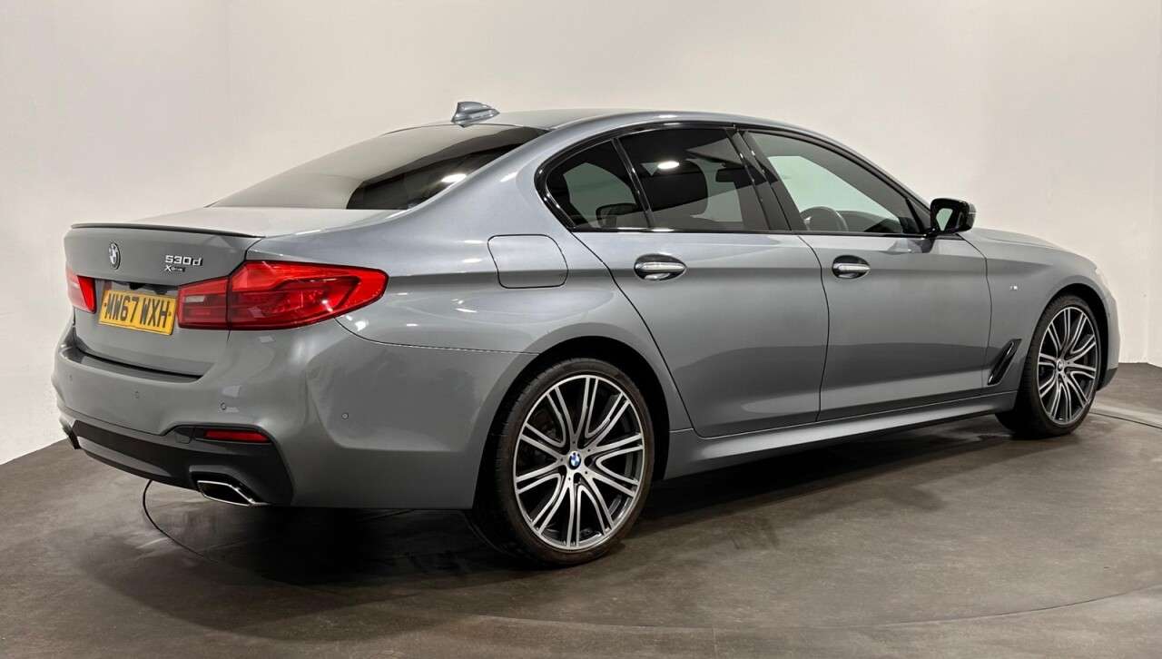 A 2017 BMW 5 SERIES 3.0 530d M Sport Saloon 4dr Diesel Auto xDrive Euro 6 (s/s) (265 ps) Head U A 2017 BMW 5 SERIES 3.0 530d M Sport Saloon 4dr Diesel Auto xDrive Euro 6 (s/s) (265 ps) Head U