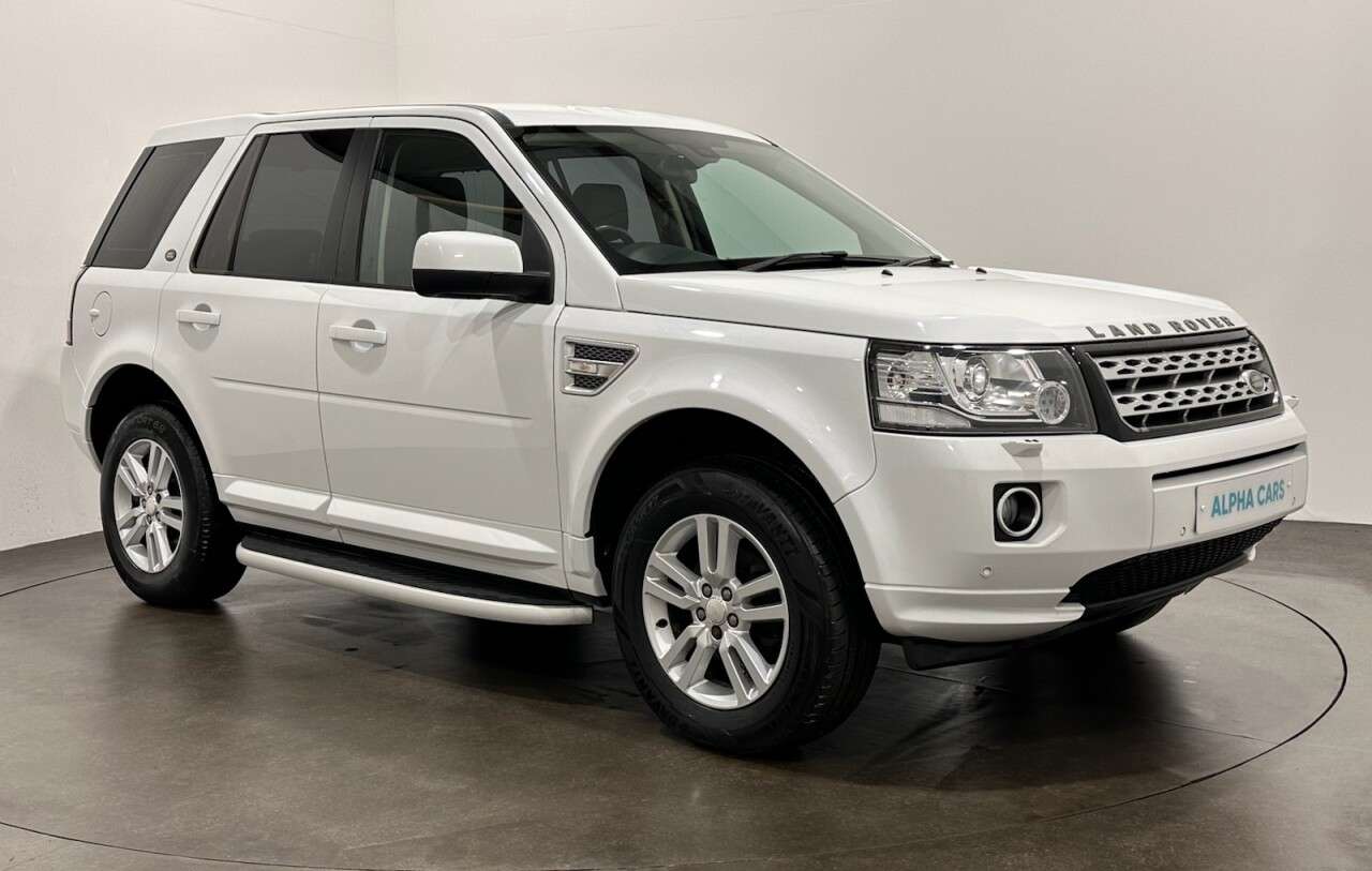 A 2014 LAND ROVER FREELANDER 2 2.2 TD4 XS SUV 5dr Diesel Manual 4WD Euro 5 (s/s) (150 ps) A 2014 LAND ROVER FREELANDER 2 2.2 TD4 XS SUV 5dr Diesel Manual 4WD Euro 5 (s/s) (150 ps)