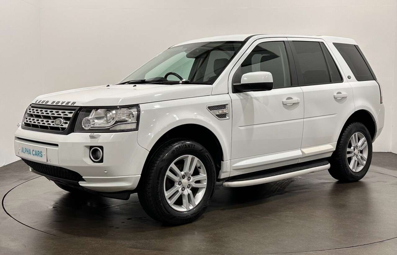 A 2014 LAND ROVER FREELANDER 2 2.2 TD4 XS SUV 5dr Diesel Manual 4WD Euro 5 (s/s) (150 ps) A 2014 LAND ROVER FREELANDER 2 2.2 TD4 XS SUV 5dr Diesel Manual 4WD Euro 5 (s/s) (150 ps)