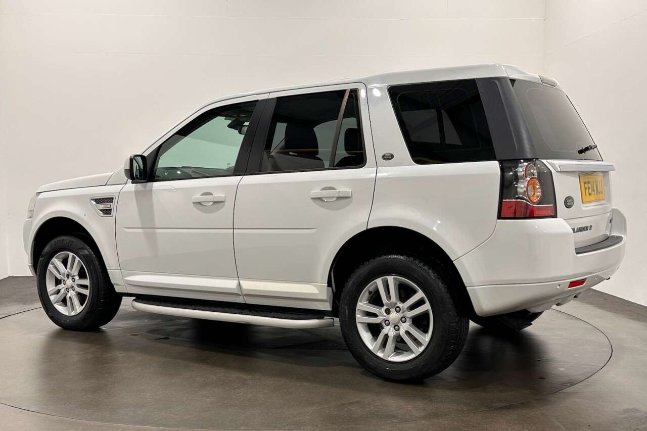 A 2014 LAND ROVER FREELANDER 2 2.2 TD4 XS SUV 5dr Diesel Manual 4WD Euro 5 (s/s) (150 ps) A 2014 LAND ROVER FREELANDER 2 2.2 TD4 XS SUV 5dr Diesel Manual 4WD Euro 5 (s/s) (150 ps)