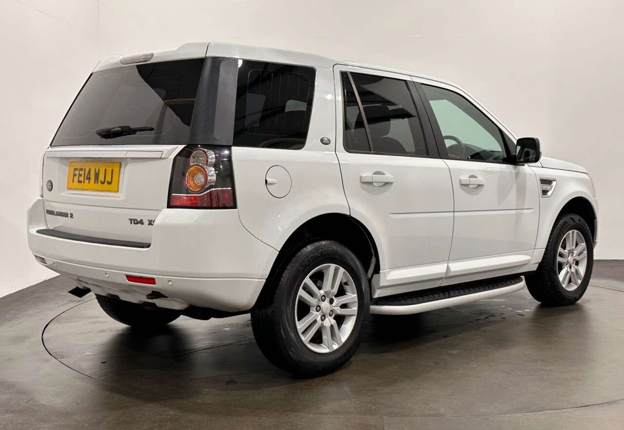 A 2014 LAND ROVER FREELANDER 2 2.2 TD4 XS SUV 5dr Diesel Manual 4WD Euro 5 (s/s) (150 ps) A 2014 LAND ROVER FREELANDER 2 2.2 TD4 XS SUV 5dr Diesel Manual 4WD Euro 5 (s/s) (150 ps)