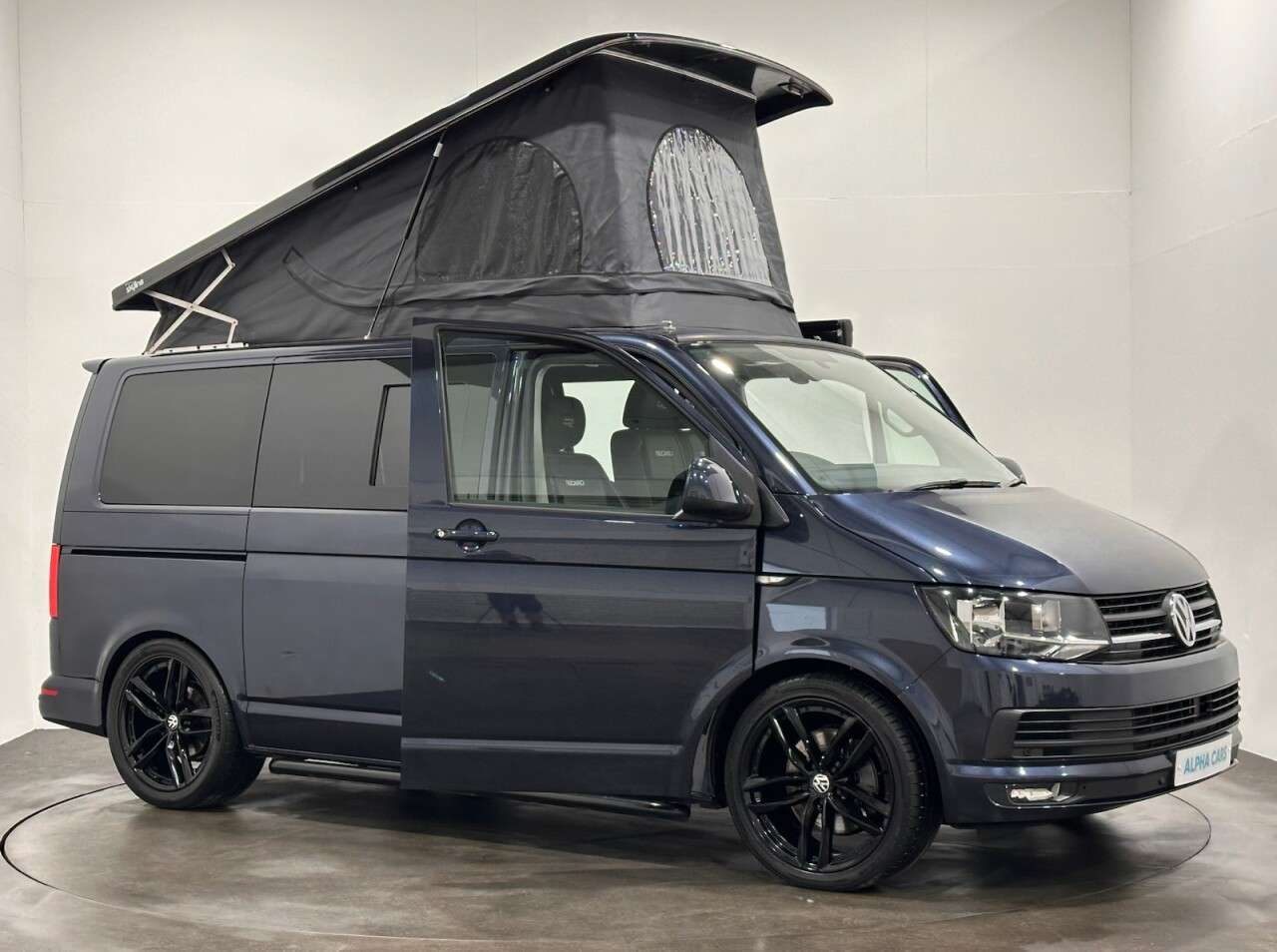 A 2019 VOLKSWAGEN CAMPER 2.0 TDI T32 BlueMotion Tech Highline Kombi Double Cab 5dr Diesel DSG FWD SW A 2019 VOLKSWAGEN CAMPER 2.0 TDI T32 BlueMotion Tech Highline Kombi Double Cab 5dr Diesel DSG FWD SW