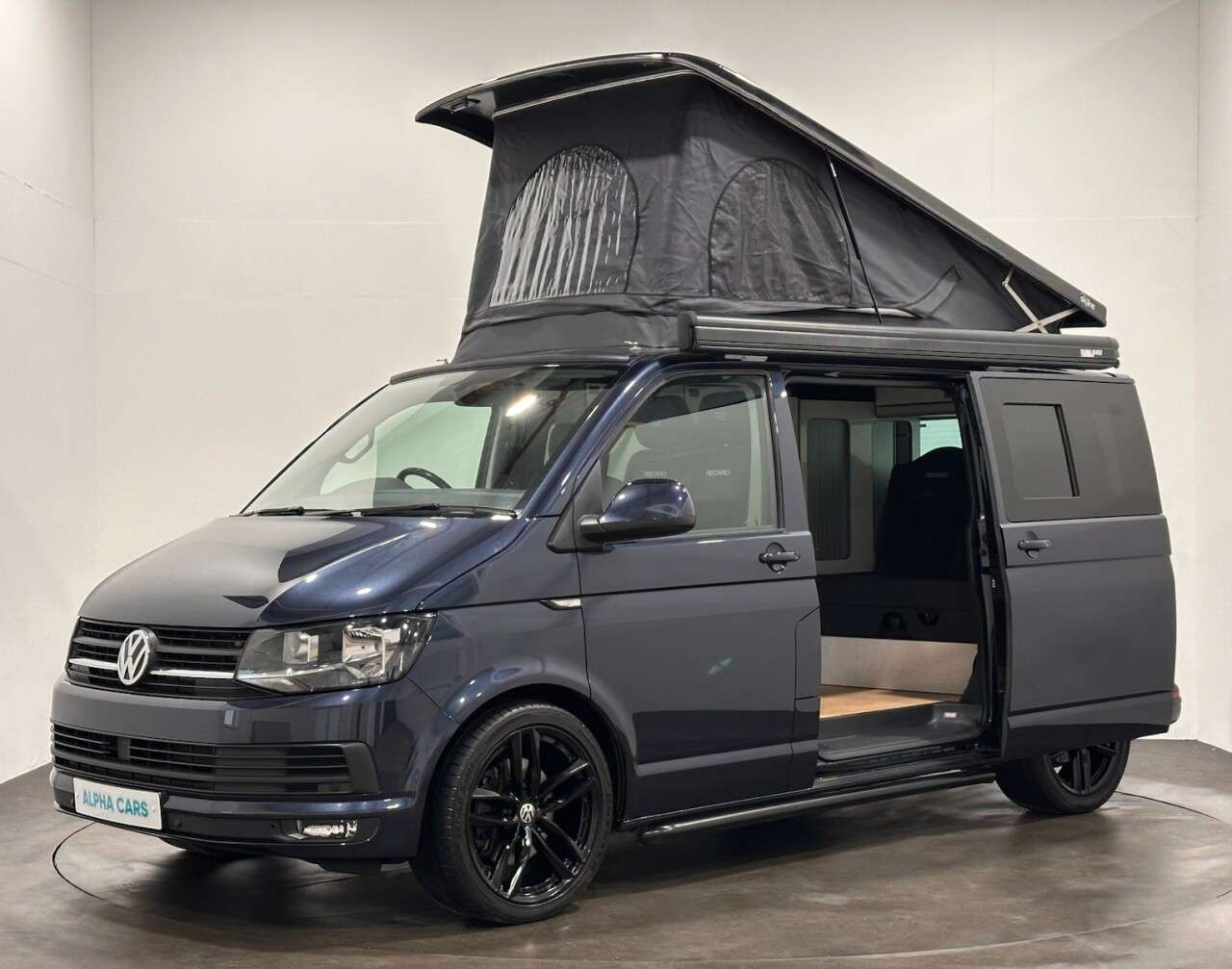 A 2019 VOLKSWAGEN CAMPER 2.0 TDI T32 BlueMotion Tech Highline Kombi Double Cab 5dr Diesel DSG FWD SW A 2019 VOLKSWAGEN CAMPER 2.0 TDI T32 BlueMotion Tech Highline Kombi Double Cab 5dr Diesel DSG FWD SW