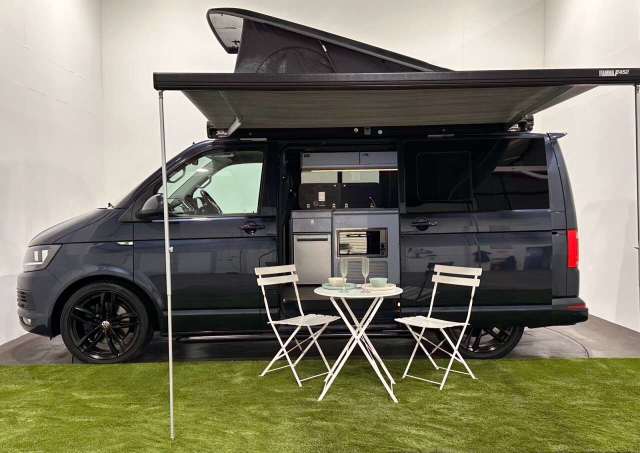 A 2019 VOLKSWAGEN CAMPER 2.0 TDI T32 BlueMotion Tech Highline Kombi Double Cab 5dr Diesel DSG FWD SW A 2019 VOLKSWAGEN CAMPER 2.0 TDI T32 BlueMotion Tech Highline Kombi Double Cab 5dr Diesel DSG FWD SW
