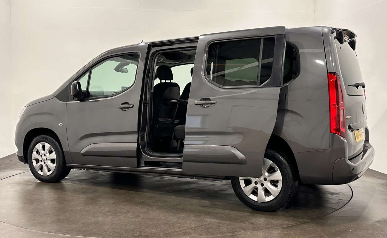 A 2022 VAUXHALL COMBO LIFE 1.5 Turbo D SE XL MPV 5dr Diesel Manual 6Spd Euro 6 (s/s) (7 Seat) (100 ps) A 2022 VAUXHALL COMBO LIFE 1.5 Turbo D SE XL MPV 5dr Diesel Manual 6Spd Euro 6 (s/s) (7 Seat) (100 ps)