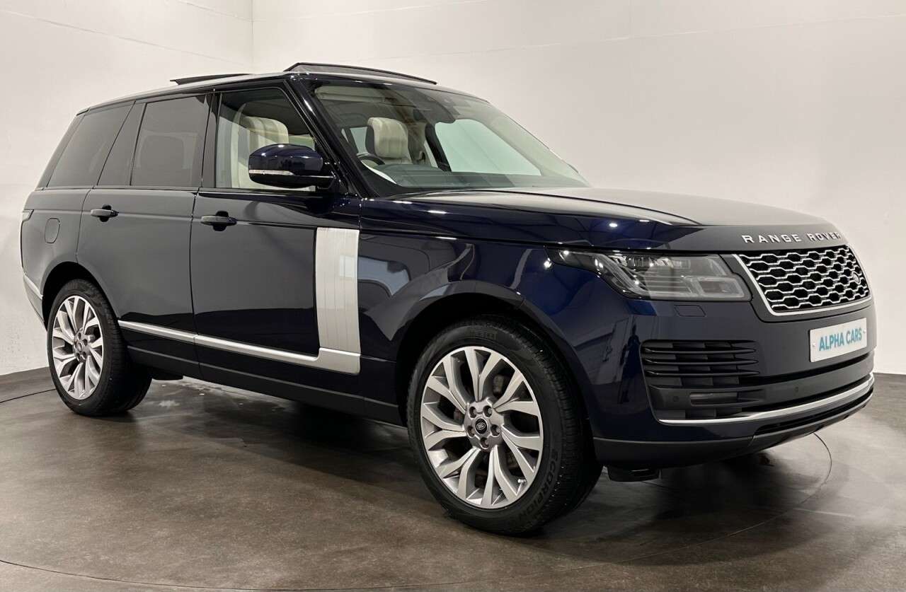 A 2020 LAND ROVER RANGE ROVER 3.0 SD V6 Westminster SUV 5dr Diesel Auto 4WD Euro 6 (s/s) (275 ps) A 2020 LAND ROVER RANGE ROVER 3.0 SD V6 Westminster SUV 5dr Diesel Auto 4WD Euro 6 (s/s) (275 ps)