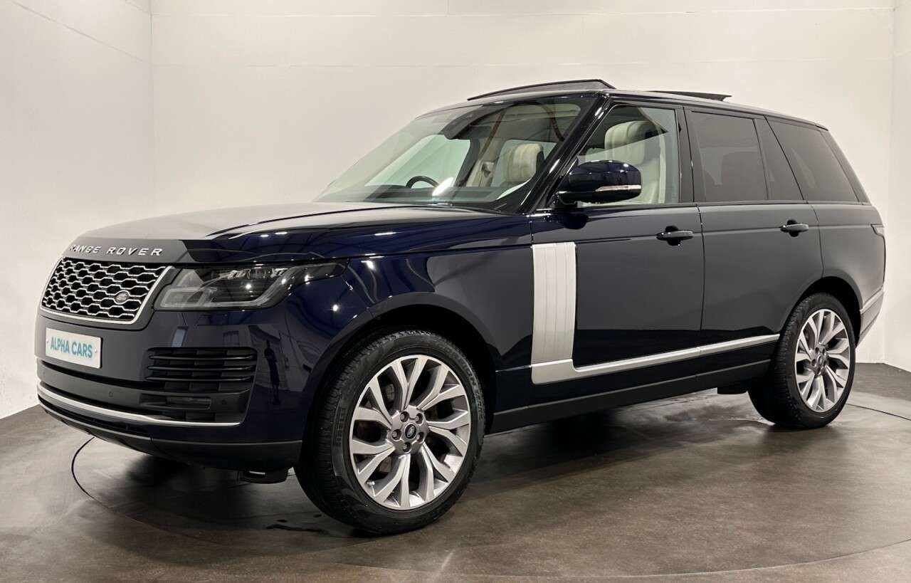 A 2020 LAND ROVER RANGE ROVER 3.0 SD V6 Westminster SUV 5dr Diesel Auto 4WD Euro 6 (s/s) (275 ps) A 2020 LAND ROVER RANGE ROVER 3.0 SD V6 Westminster SUV 5dr Diesel Auto 4WD Euro 6 (s/s) (275 ps)