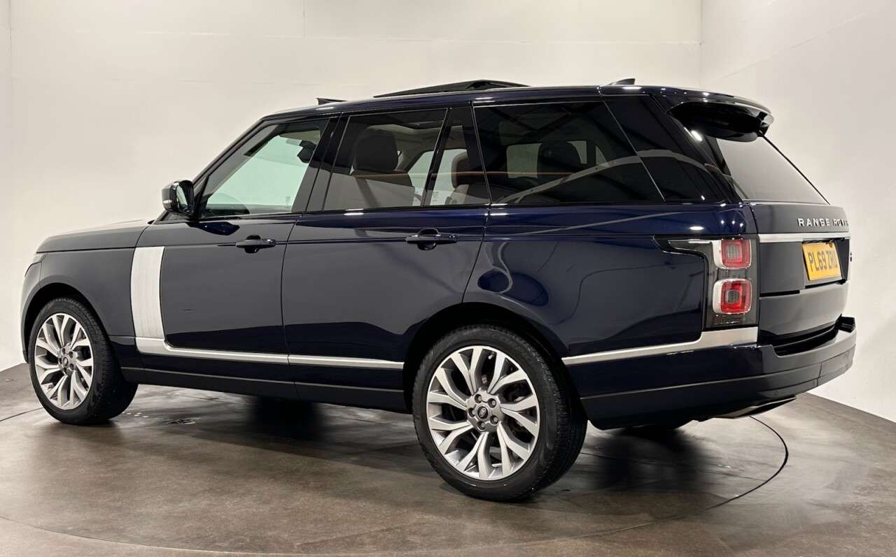 A 2020 LAND ROVER RANGE ROVER 3.0 SD V6 Westminster SUV 5dr Diesel Auto 4WD Euro 6 (s/s) (275 ps) A 2020 LAND ROVER RANGE ROVER 3.0 SD V6 Westminster SUV 5dr Diesel Auto 4WD Euro 6 (s/s) (275 ps)