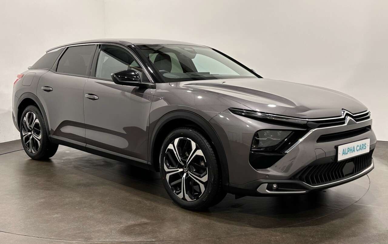 A 2022 CITROEN C5 X 1.2 PureTech Shine Hatchback 5dr Petrol EAT8 Euro 6 (s/s) (130 ps) A 2022 CITROEN C5 X 1.2 PureTech Shine Hatchback 5dr Petrol EAT8 Euro 6 (s/s) (130 ps)
