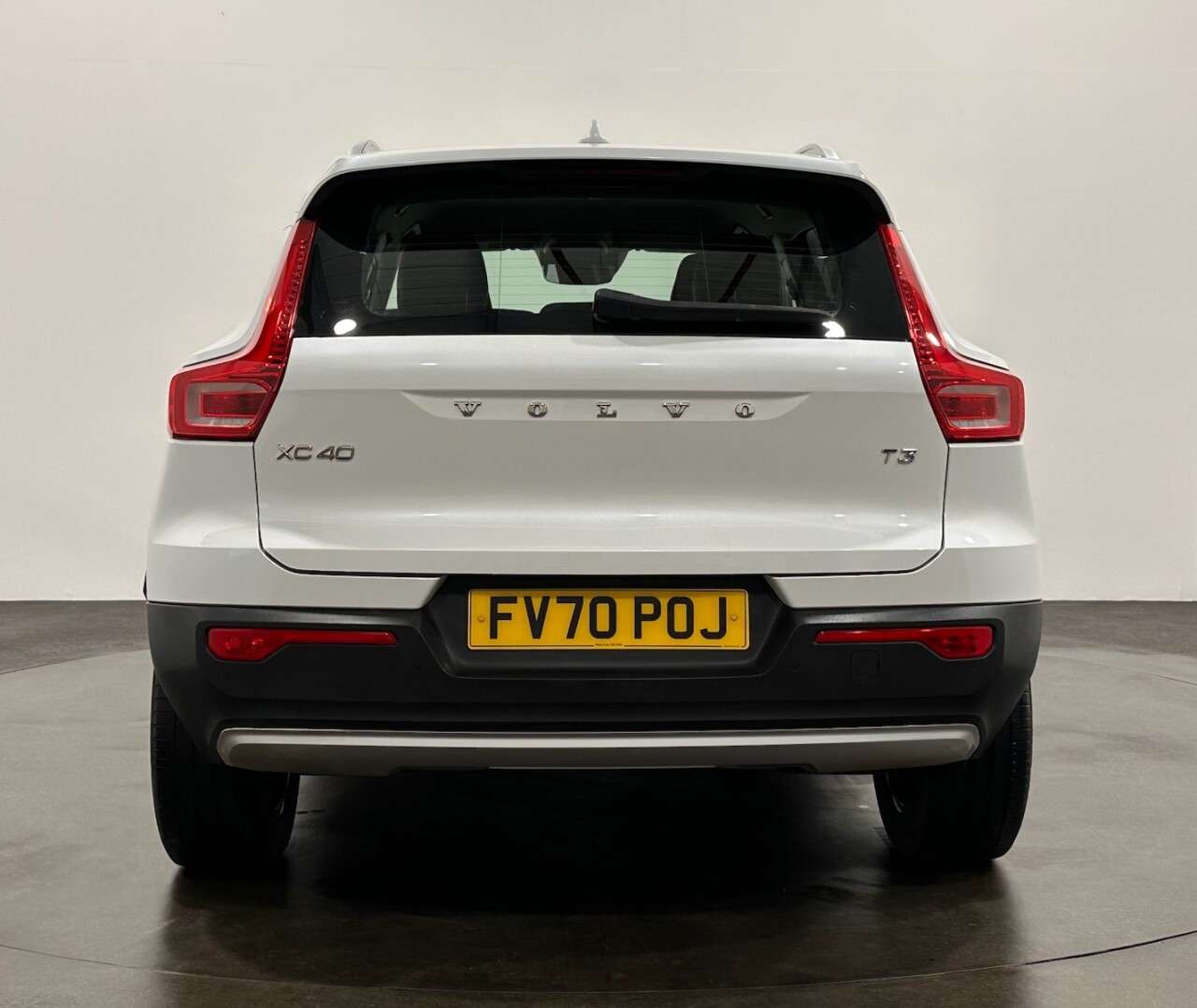 2020 VOLVO XC40 2020 VOLVO XC40
