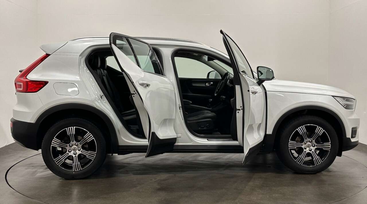 2020 VOLVO XC40 2020 VOLVO XC40
