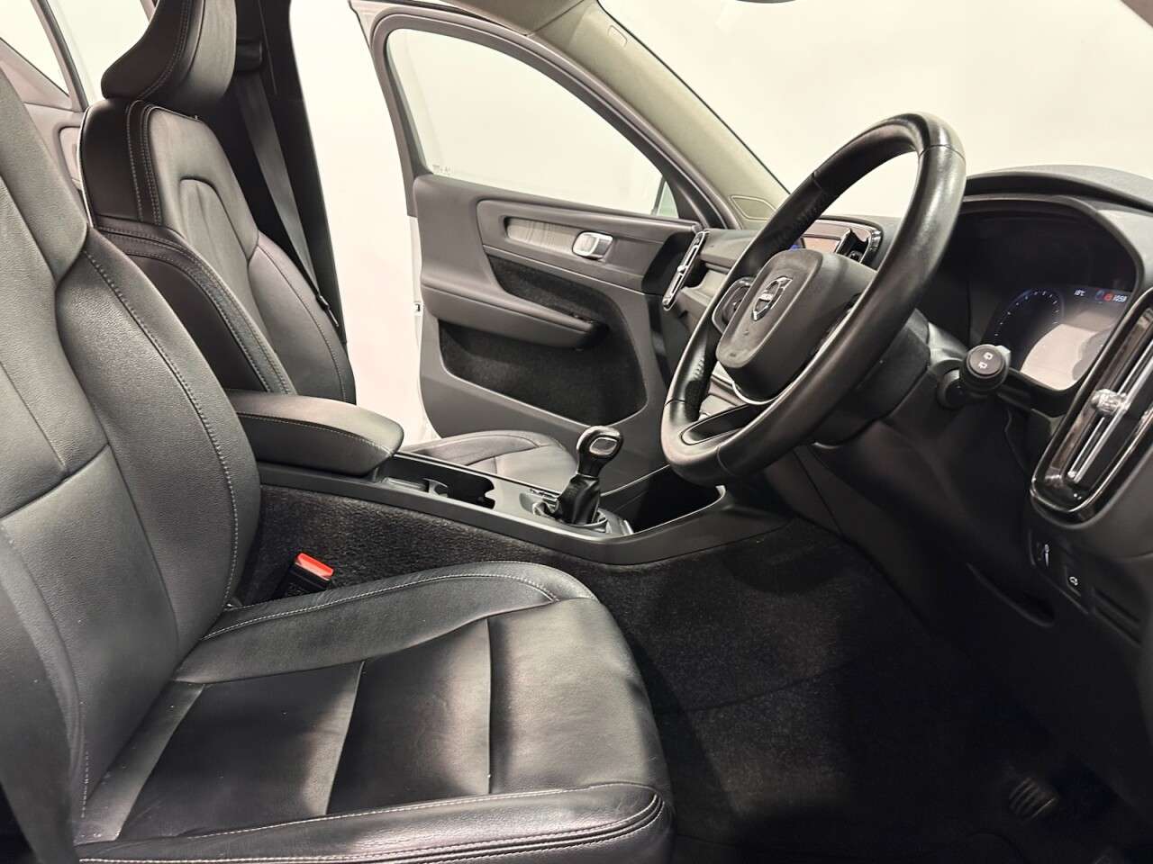 2020 VOLVO XC40 2020 VOLVO XC40