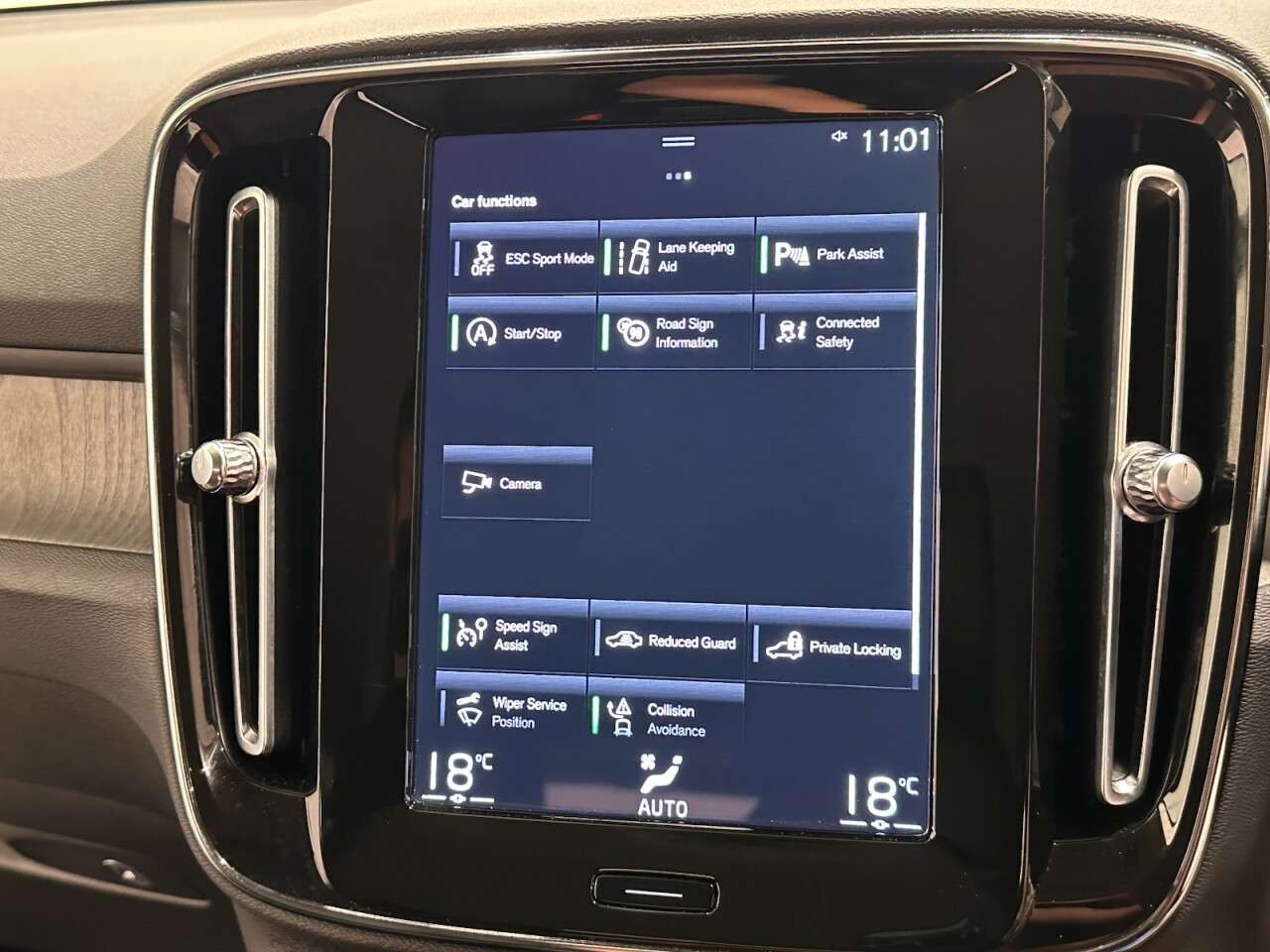 2020 VOLVO XC40 2020 VOLVO XC40