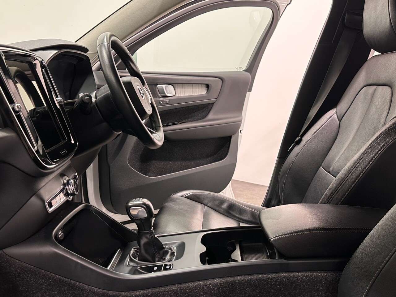 2020 VOLVO XC40 2020 VOLVO XC40