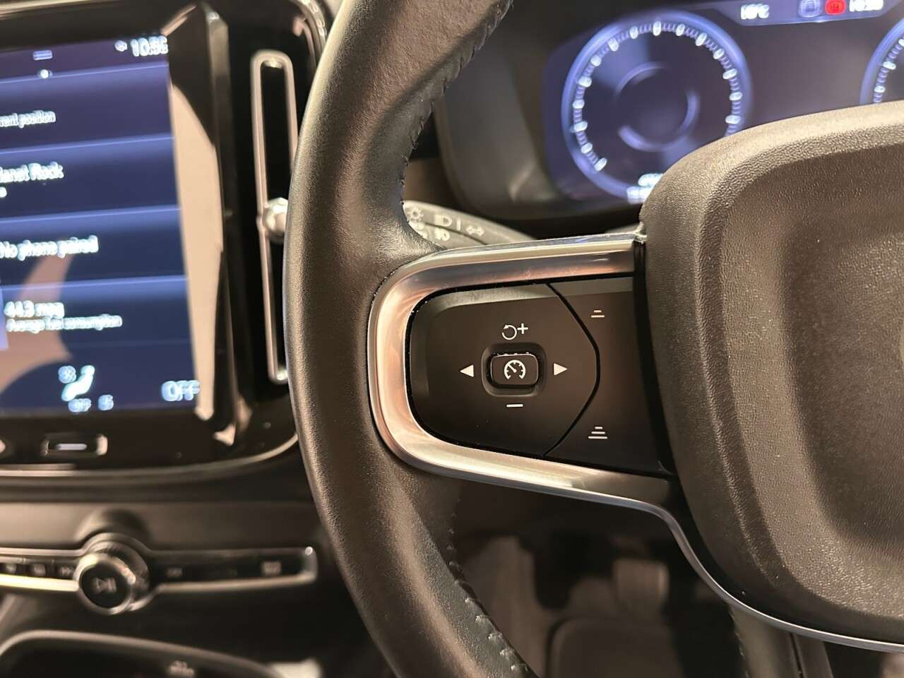 2020 VOLVO XC40 2020 VOLVO XC40