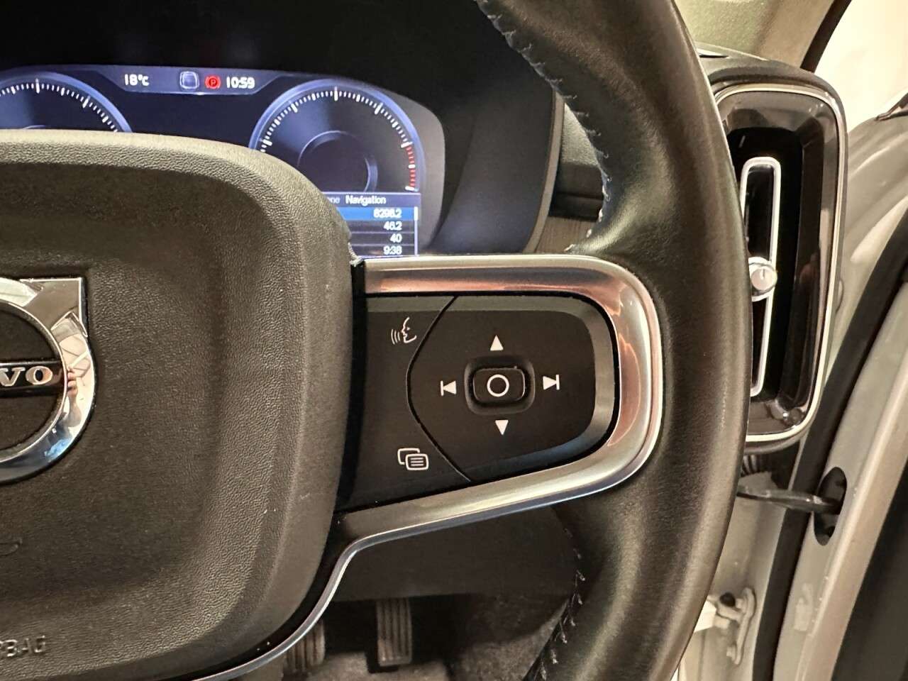 2020 VOLVO XC40 2020 VOLVO XC40
