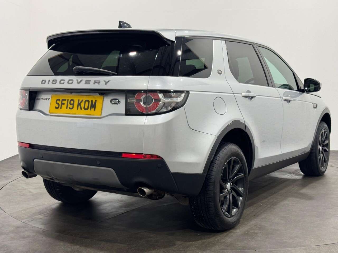 A 2019 LAND ROVER DISCOVERY SPORT 2.0 TD4 SE Tech SUV 5dr Diesel Auto 4WD Euro 6 (s/s) (180 ps) 7 Seater A 2019 LAND ROVER DISCOVERY SPORT 2.0 TD4 SE Tech SUV 5dr Diesel Auto 4WD Euro 6 (s/s) (180 ps) 7 Seater