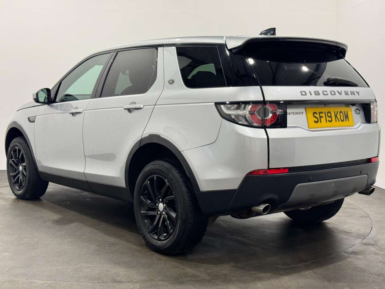 A 2019 LAND ROVER DISCOVERY SPORT 2.0 TD4 SE Tech SUV 5dr Diesel Auto 4WD Euro 6 (s/s) (180 ps) 7 Seater A 2019 LAND ROVER DISCOVERY SPORT 2.0 TD4 SE Tech SUV 5dr Diesel Auto 4WD Euro 6 (s/s) (180 ps) 7 Seater