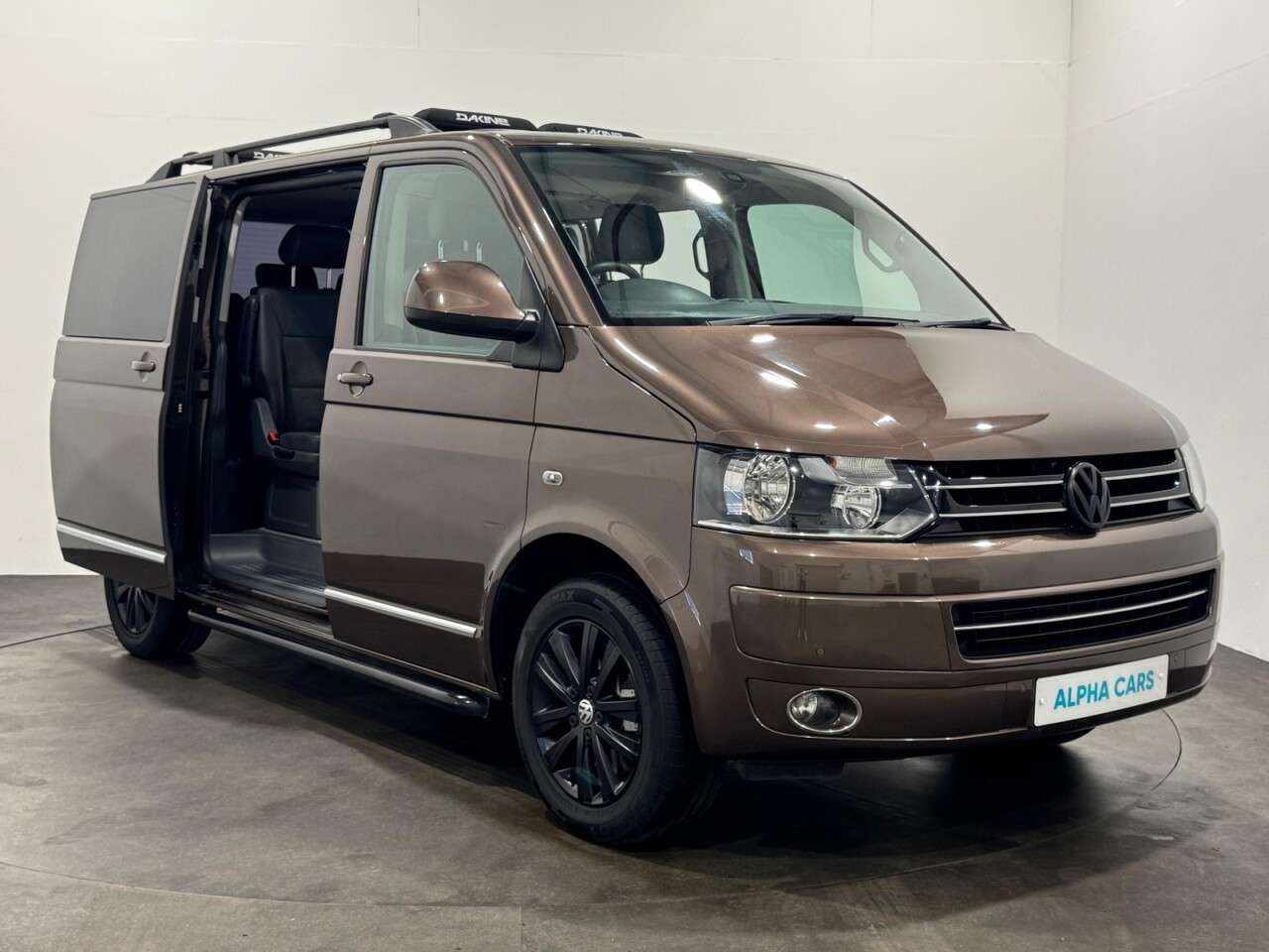A 2014 VOLKSWAGEN CARAVELLE 2.0 BiTDI BlueMotion Tech Executive MPV 5dr Diesel Manual Euro 5 (s/s) (180 A 2014 VOLKSWAGEN CARAVELLE 2.0 BiTDI BlueMotion Tech Executive MPV 5dr Diesel Manual Euro 5 (s/s) (180
