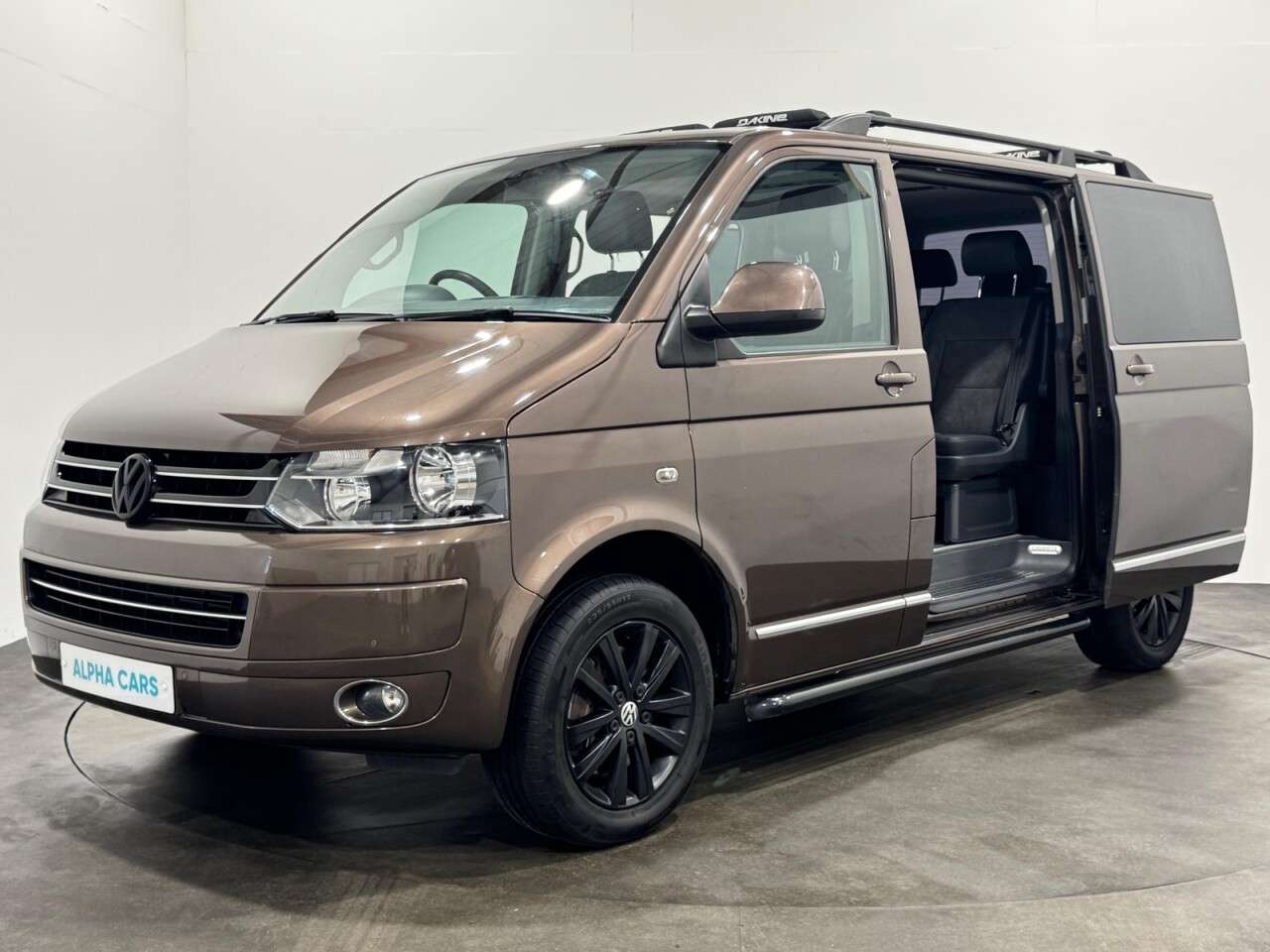 A 2014 VOLKSWAGEN CARAVELLE 2.0 BiTDI BlueMotion Tech Executive MPV 5dr Diesel Manual Euro 5 (s/s) (180 A 2014 VOLKSWAGEN CARAVELLE 2.0 BiTDI BlueMotion Tech Executive MPV 5dr Diesel Manual Euro 5 (s/s) (180