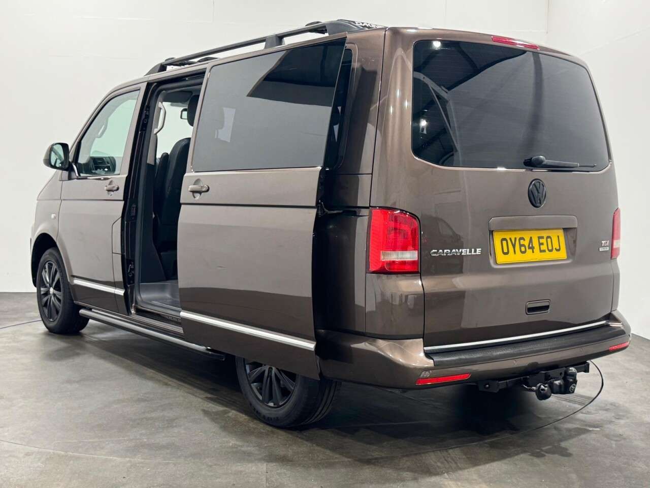A 2014 VOLKSWAGEN CARAVELLE 2.0 BiTDI BlueMotion Tech Executive MPV 5dr Diesel Manual Euro 5 (s/s) (180 A 2014 VOLKSWAGEN CARAVELLE 2.0 BiTDI BlueMotion Tech Executive MPV 5dr Diesel Manual Euro 5 (s/s) (180