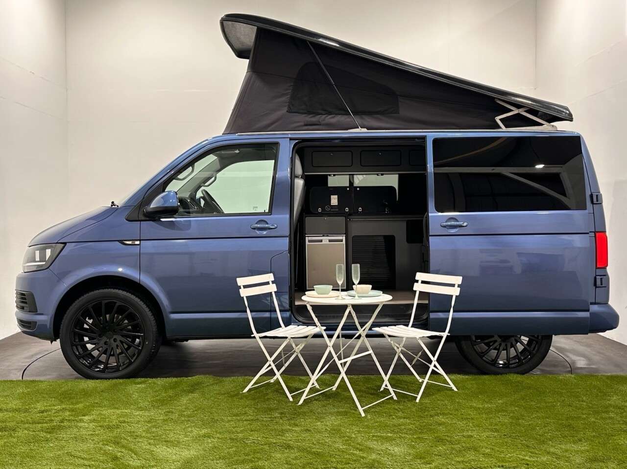 A 2019 VOLKSWAGEN CAMPER VAN 2.0 TSI T28 BlueMotion Big Wave Camper 5dr Manual FWD SWB Euro 6 (s/s) (150 A 2019 VOLKSWAGEN CAMPER VAN 2.0 TSI T28 BlueMotion Big Wave Camper 5dr Manual FWD SWB Euro 6 (s/s) (150