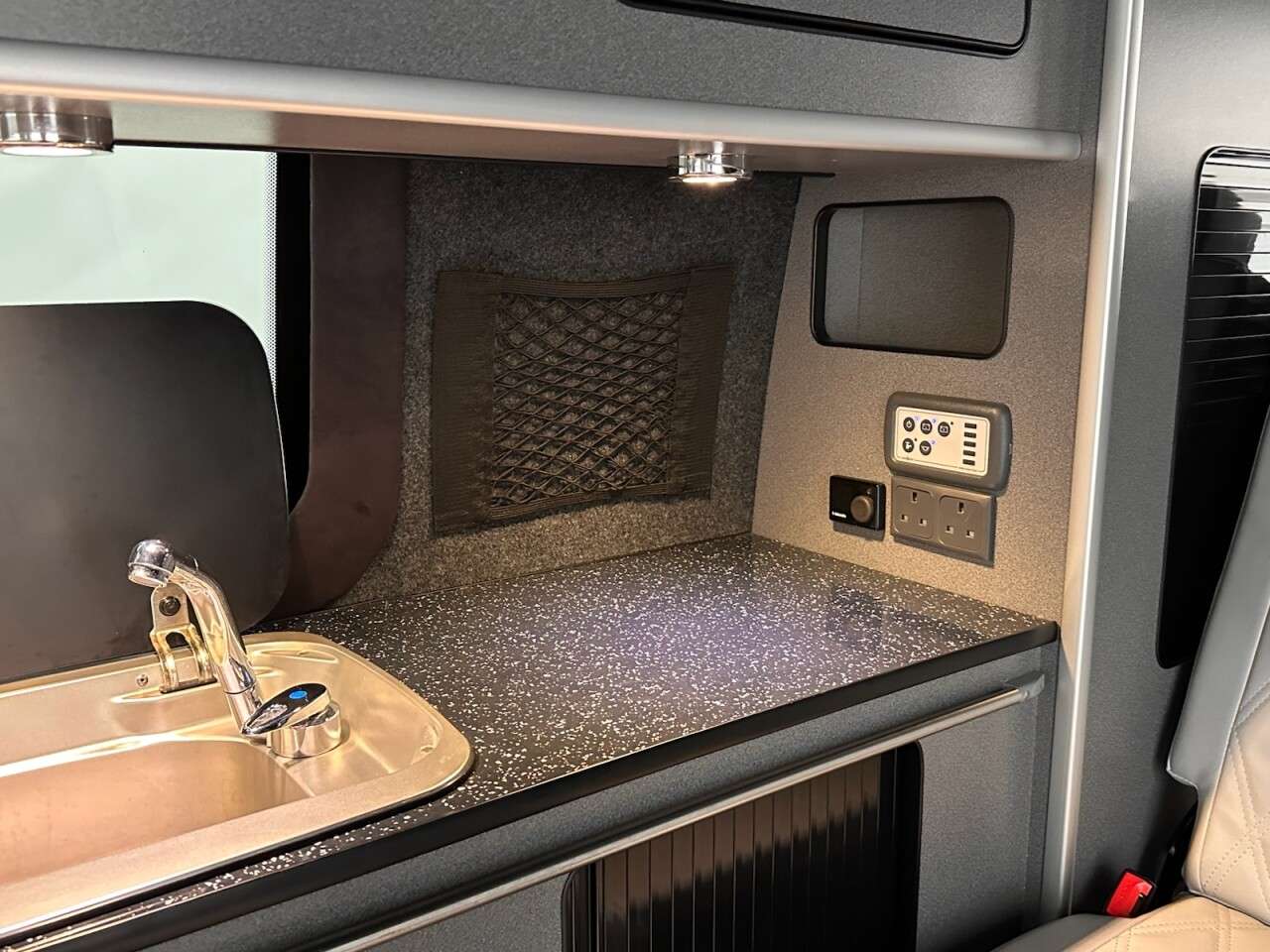 2019 VOLKSWAGEN CAMPER VAN 2019 VOLKSWAGEN CAMPER VAN