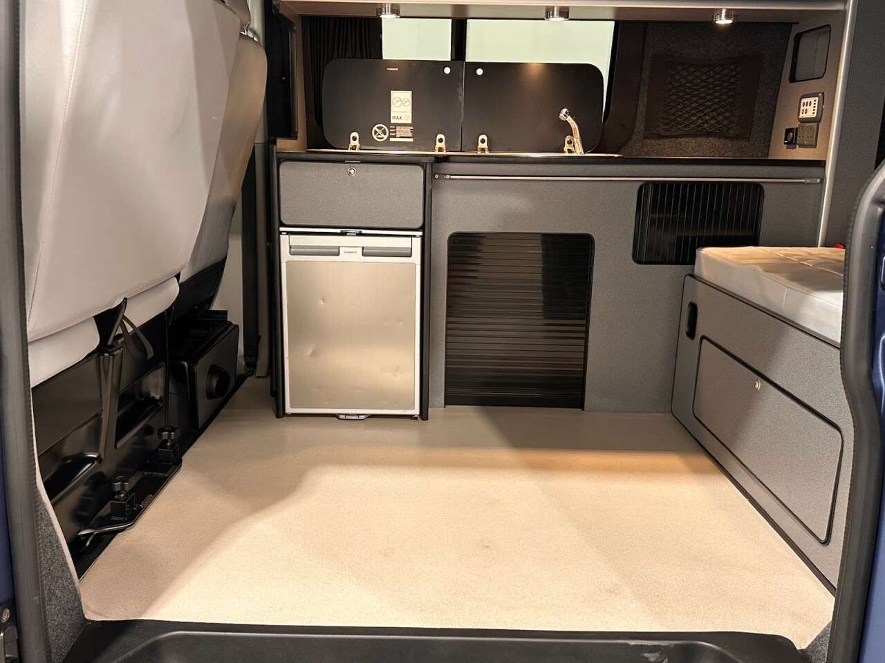 2019 VOLKSWAGEN CAMPER VAN 2019 VOLKSWAGEN CAMPER VAN