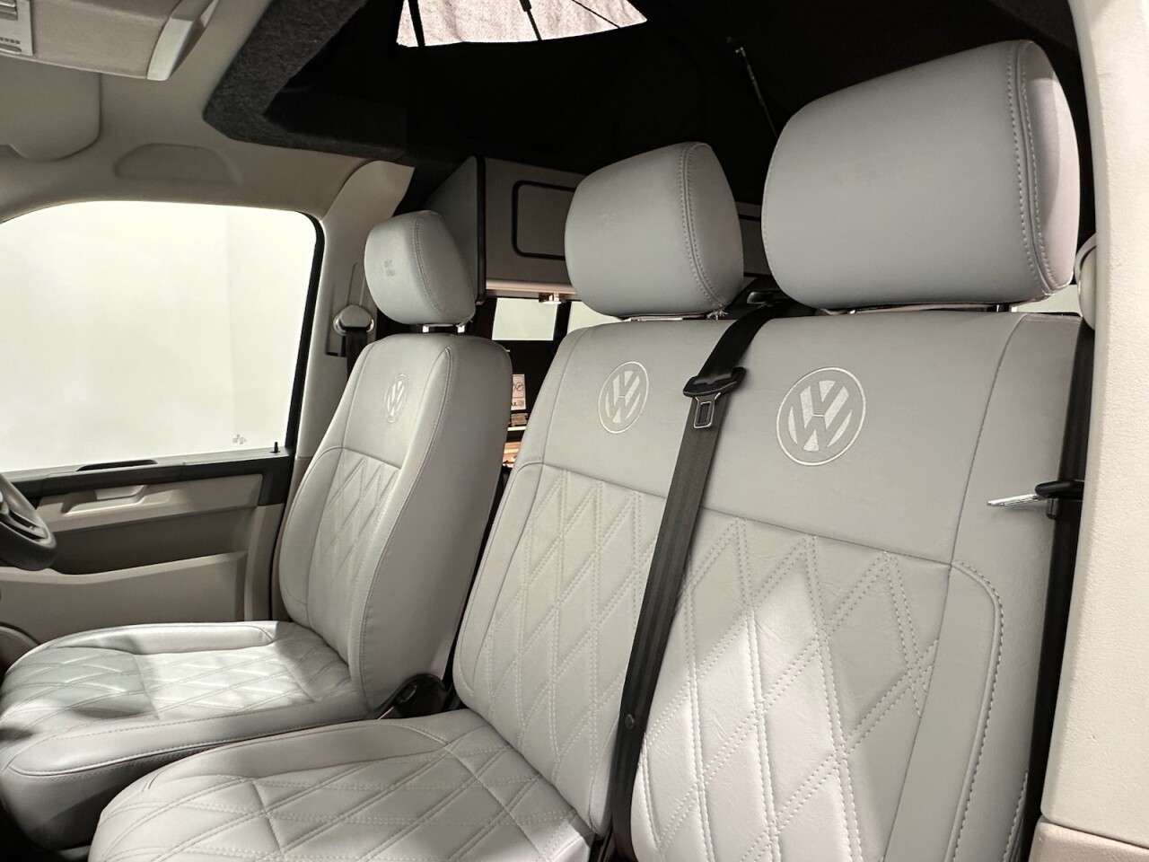 2019 VOLKSWAGEN CAMPER VAN 2019 VOLKSWAGEN CAMPER VAN