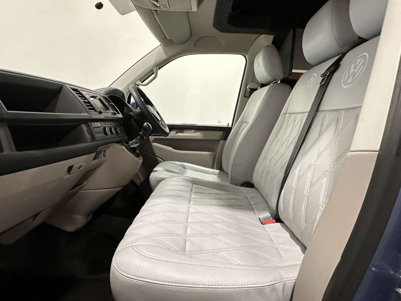 2019 VOLKSWAGEN CAMPER VAN 2019 VOLKSWAGEN CAMPER VAN