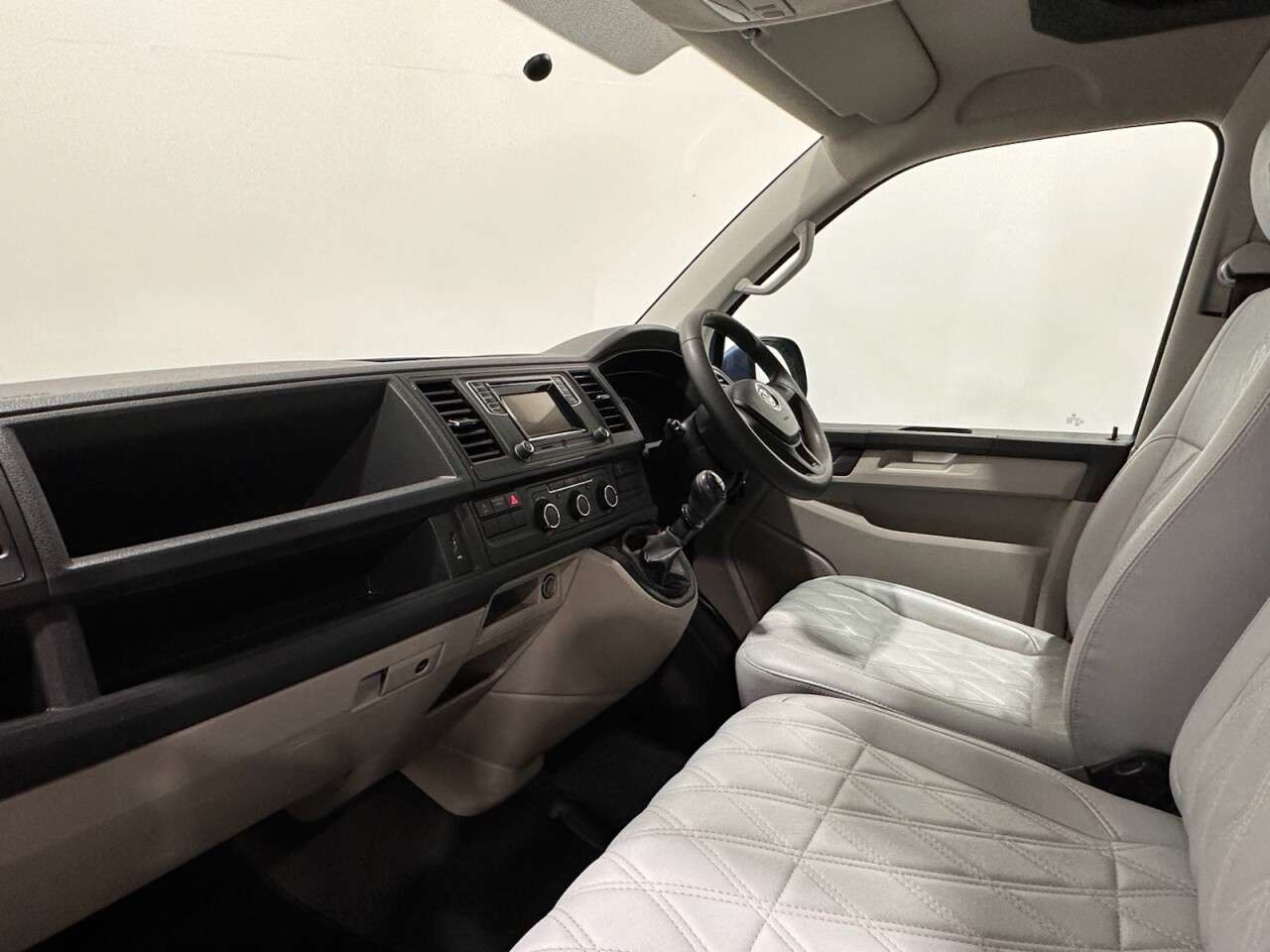 2019 VOLKSWAGEN CAMPER VAN 2019 VOLKSWAGEN CAMPER VAN