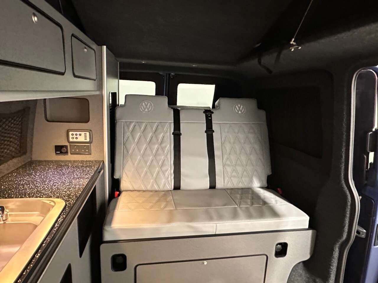 2019 VOLKSWAGEN CAMPER VAN 2019 VOLKSWAGEN CAMPER VAN
