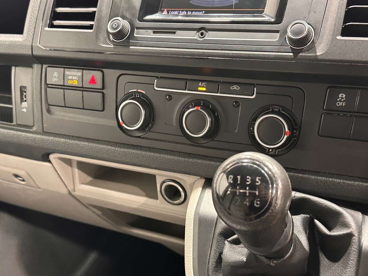 2019 VOLKSWAGEN CAMPER VAN 2019 VOLKSWAGEN CAMPER VAN