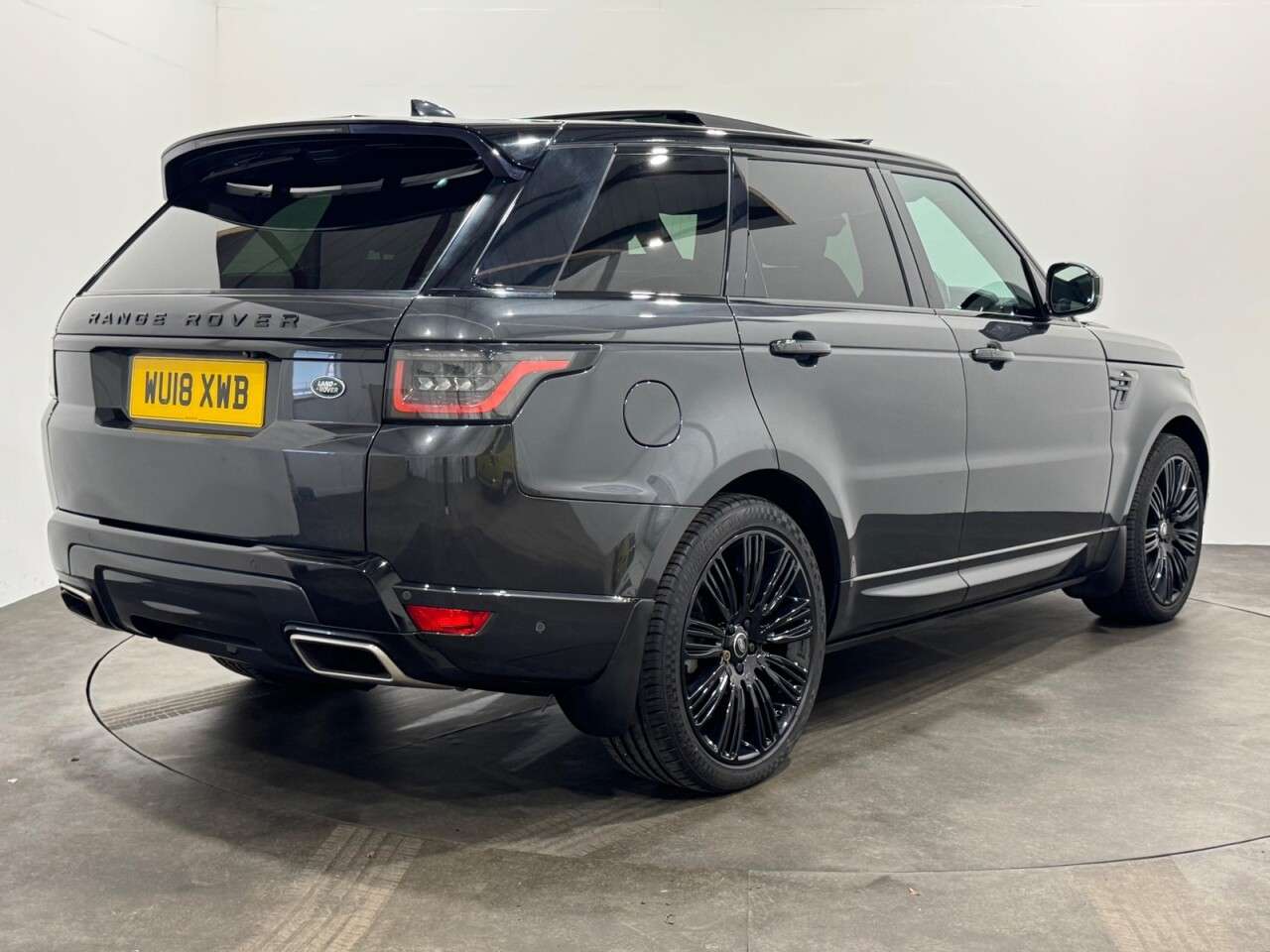 A 2018 LAND ROVER RANGE ROVER SPORT 3.0 SD V6 Autobiography Dynamic SUV 5dr Diesel Auto 4WD Euro 6 (s/s) (306 p A 2018 LAND ROVER RANGE ROVER SPORT 3.0 SD V6 Autobiography Dynamic SUV 5dr Diesel Auto 4WD Euro 6 (s/s) (306 p