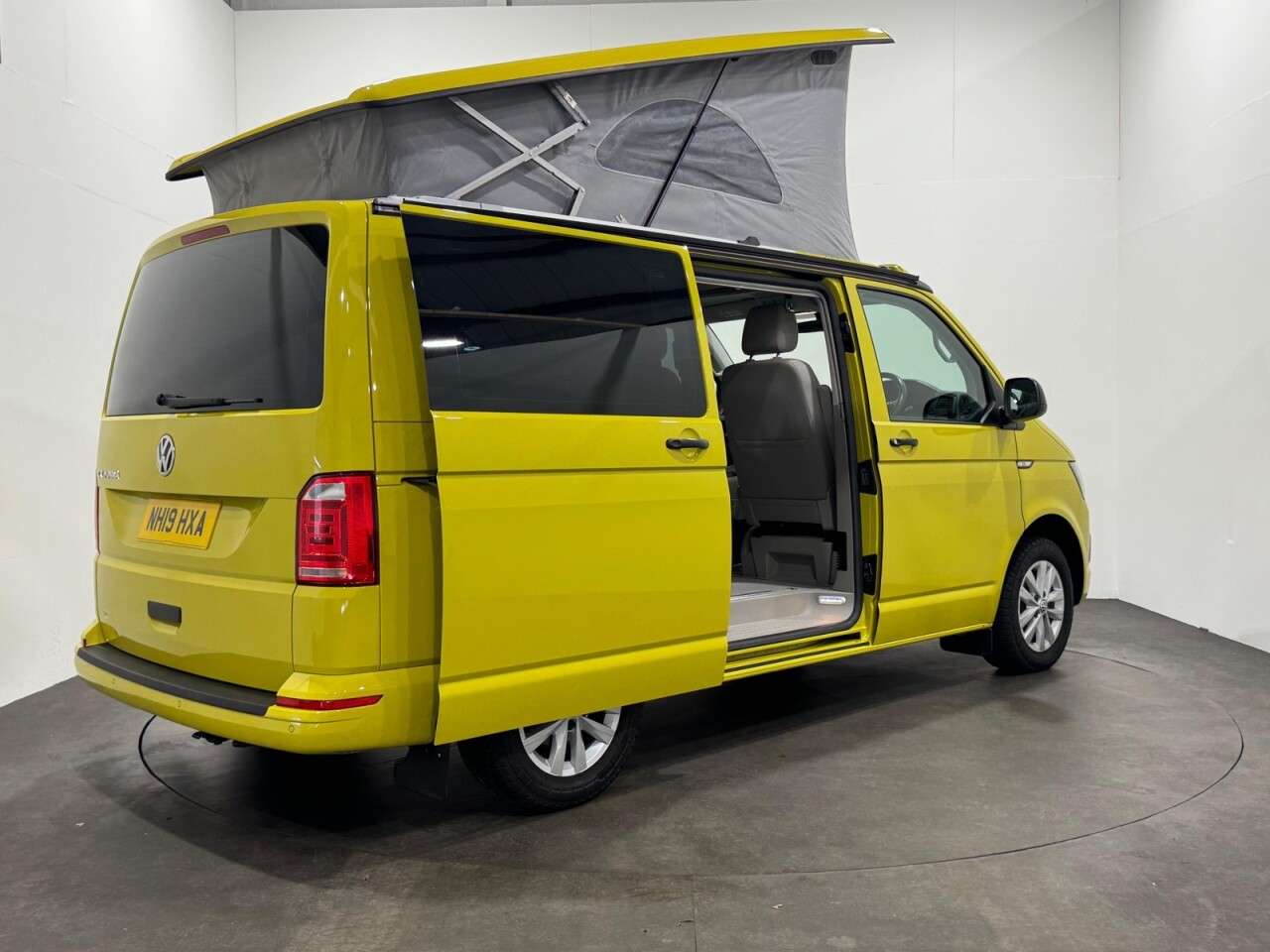 A 2019 VOLKSWAGEN CALIFORNIA 2.0 TDI BlueMotion Tech Beach Camper 4dr Diesel DSG Euro 6 (s/s) (150 ps) S A 2019 VOLKSWAGEN CALIFORNIA 2.0 TDI BlueMotion Tech Beach Camper 4dr Diesel DSG Euro 6 (s/s) (150 ps) S