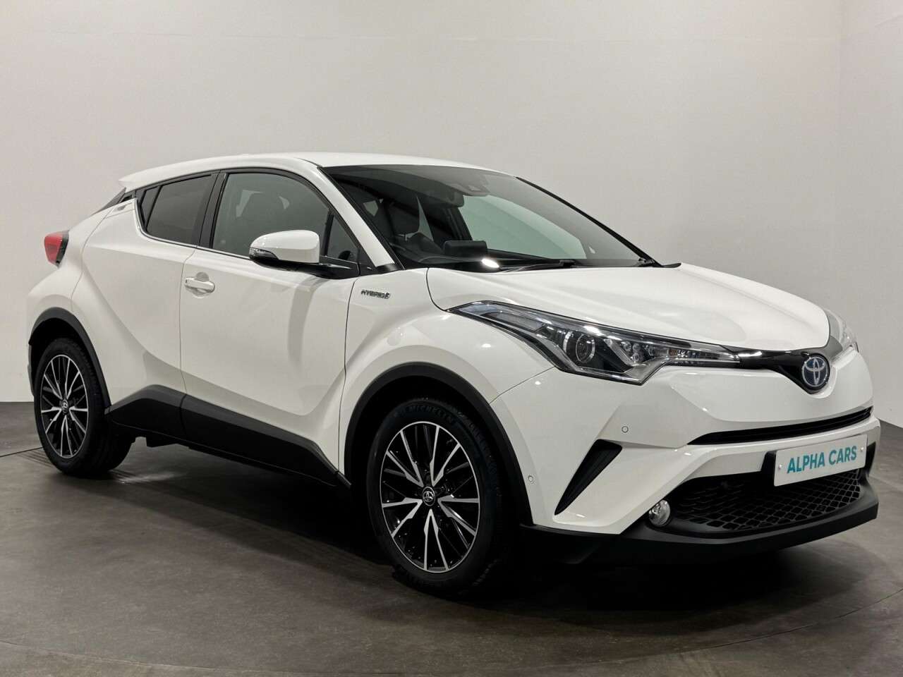 A 2018 TOYOTA C-HR 1.8 VVT-h Excel SUV 5dr Petrol Hybrid CVT Euro 6 (s/s) (122 ps) Part Leathe A 2018 TOYOTA C-HR 1.8 VVT-h Excel SUV 5dr Petrol Hybrid CVT Euro 6 (s/s) (122 ps) Part Leathe