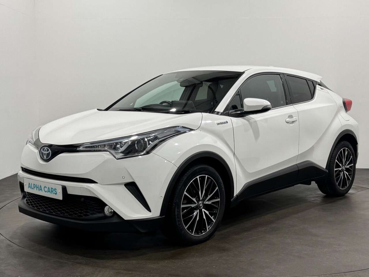 A 2018 TOYOTA C-HR 1.8 VVT-h Excel SUV 5dr Petrol Hybrid CVT Euro 6 (s/s) (122 ps) Part Leathe A 2018 TOYOTA C-HR 1.8 VVT-h Excel SUV 5dr Petrol Hybrid CVT Euro 6 (s/s) (122 ps) Part Leathe