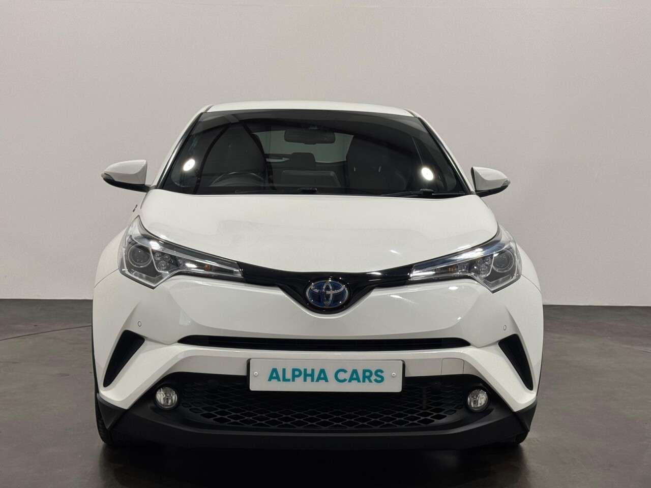 A 2018 TOYOTA C-HR 1.8 VVT-h Excel SUV 5dr Petrol Hybrid CVT Euro 6 (s/s) (122 ps) Part Leathe A 2018 TOYOTA C-HR 1.8 VVT-h Excel SUV 5dr Petrol Hybrid CVT Euro 6 (s/s) (122 ps) Part Leathe