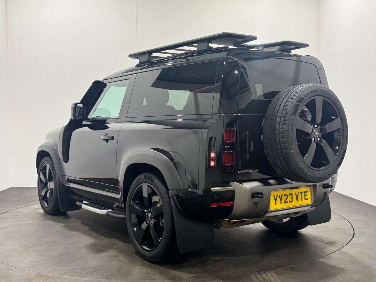 A 2023 LAND ROVER DEFENDER 90 3.0 D250 MHEV X-Dynamic SE SUV 3dr Diesel Auto 4WD Euro 6 (s/s) (250 ps) Gl A 2023 LAND ROVER DEFENDER 90 3.0 D250 MHEV X-Dynamic SE SUV 3dr Diesel Auto 4WD Euro 6 (s/s) (250 ps) Gl