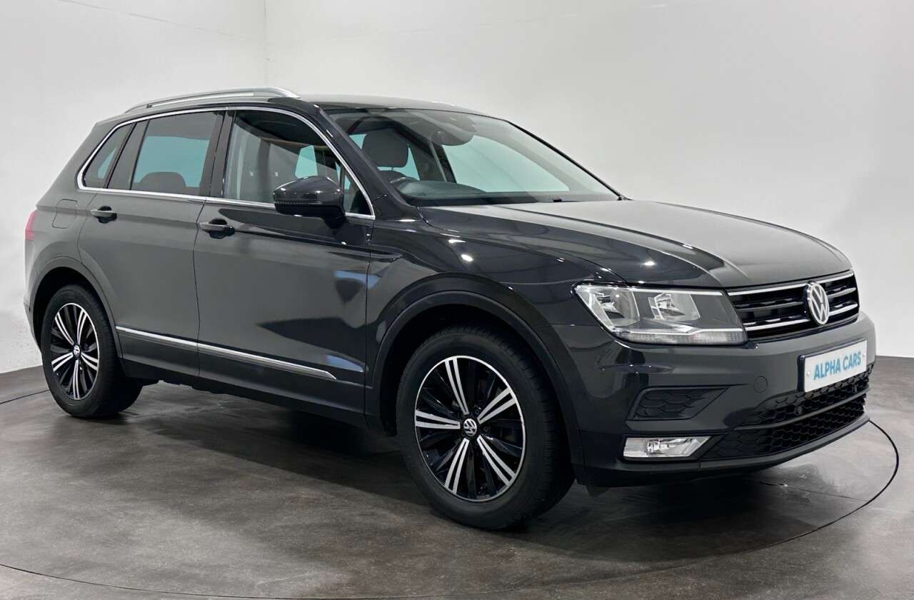 A 2017 VOLKSWAGEN TIGUAN 2.0 TDI BlueMotion Tech SE Navigation SUV 5dr Diesel Manual Euro 6 (s/s) (1 A 2017 VOLKSWAGEN TIGUAN 2.0 TDI BlueMotion Tech SE Navigation SUV 5dr Diesel Manual Euro 6 (s/s) (1